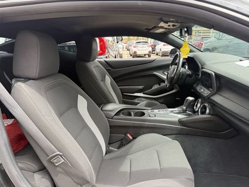 Used 2018 Chevrolet Camaro LT w/ Technology Package RWD image 26