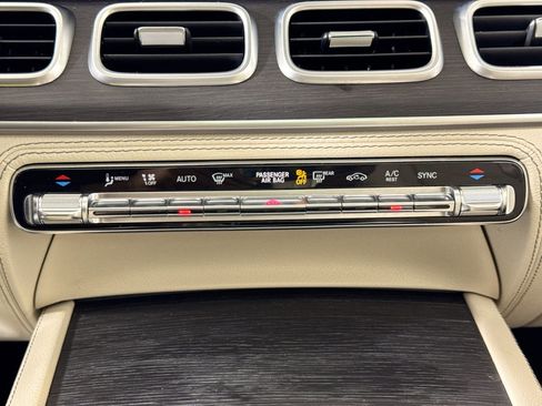 Used 2021 Mercedes-Benz GLS 580 4MATIC image 17