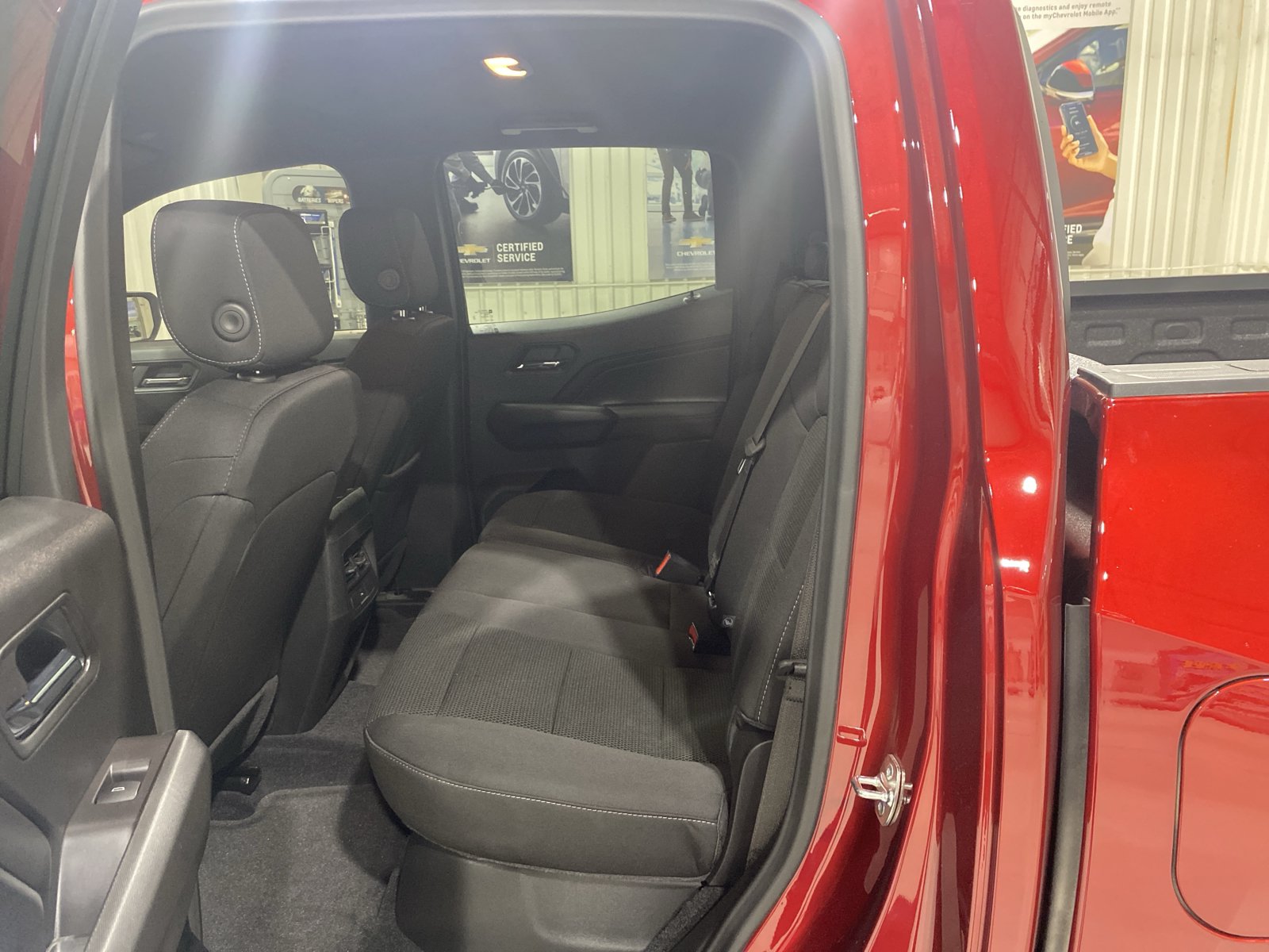 Used 2026 Chevrolet Colorado LT w/ Advanced Trailering Package AWD/4WD image 12