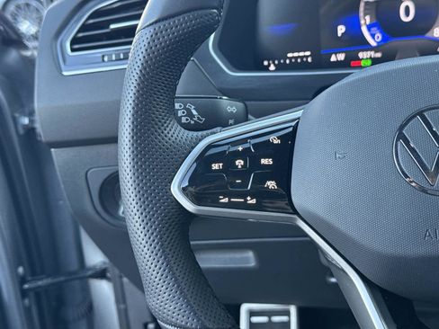 Used 2024 Volkswagen Tiguan SE R-Line image 31