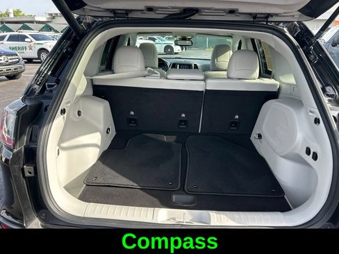 Certified 2021 Jeep Cherokee Latitude Lux w/ Sun & Sound Group FWD image 31