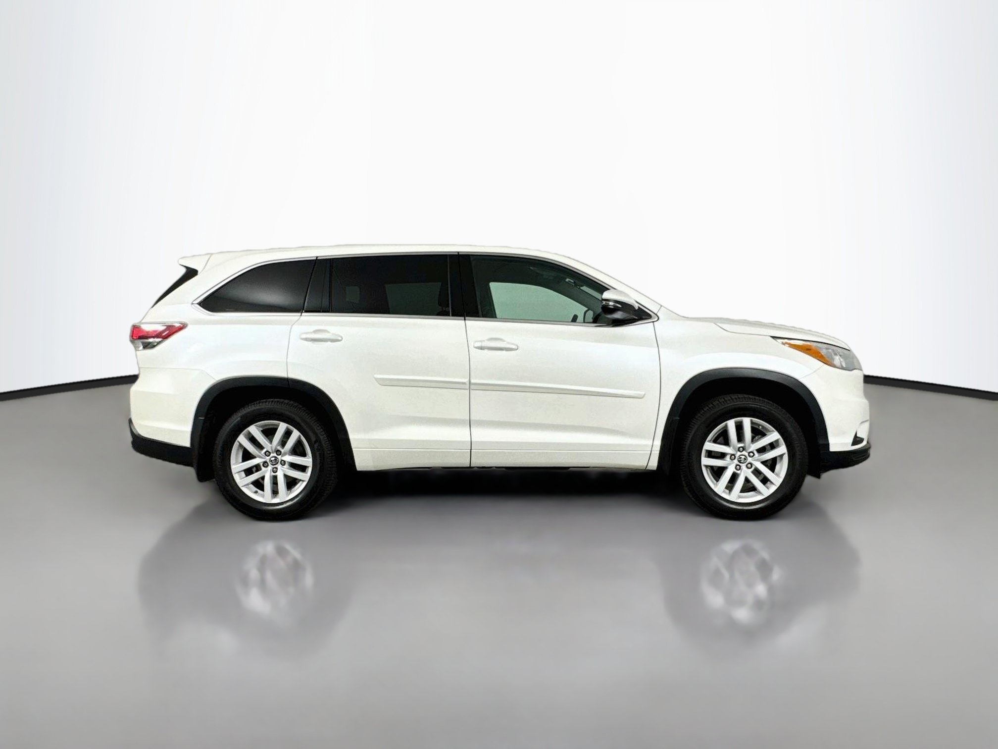 Used 2016 Toyota Highlander LE AWD/4WD image 8