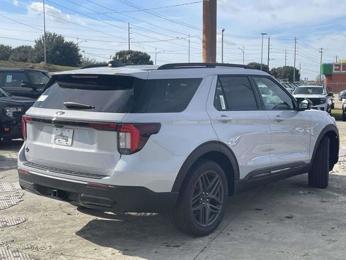 New 2026 Ford Explorer ST-Line w/ ST-Line Street Pack RWD image 3