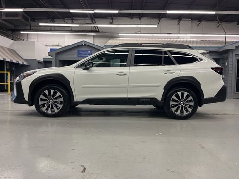 Certified 2025 Subaru Outback Limited image 6