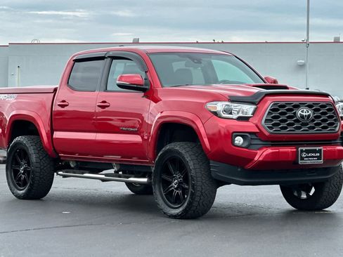 Used 2020 Toyota Tacoma TRD Sport AWD/4WD image 5