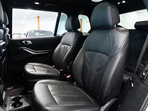 Used 2022 BMW X7 M50i image 23