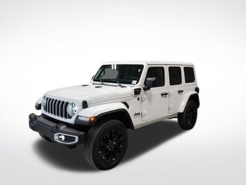 Used 2025 Jeep Wrangler Unlimited Sahara w/ Safety Group image 7