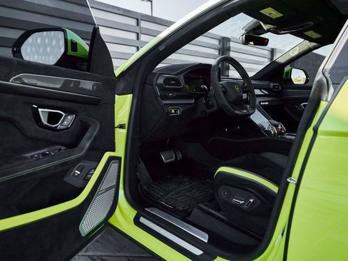 Used 2024 Lamborghini Urus Performante AWD/4WD image 33