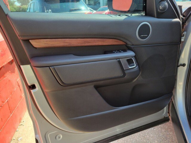 Used 2024 Land Rover Discovery S AWD/4WD image 10