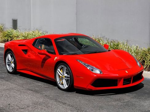 Used 2018 Ferrari 488 Spider image 5