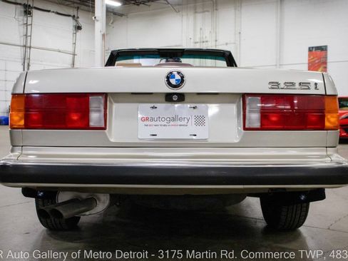 Used 1989 BMW 325i Convertible RWD image 7