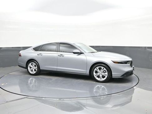 Certified 2025 Honda Accord LX image 17