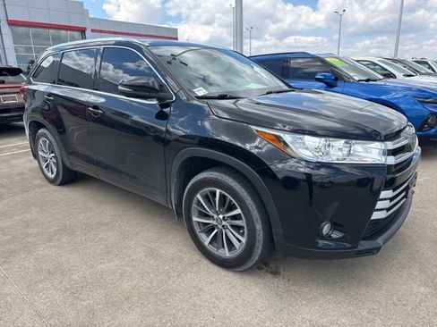 Used 2018 Toyota Highlander XLE AWD/4WD image 11