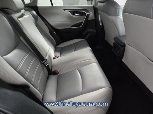 Used 2021 Toyota RAV4 XLE Premium image 17