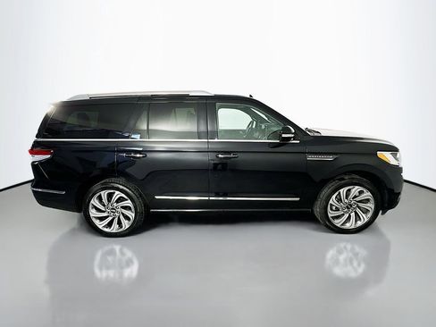 Used 2023 Lincoln Navigator Reserve AWD/4WD image 9