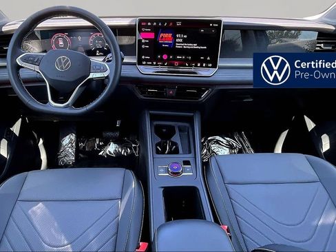 Used 2025 Volkswagen Tiguan SE FWD image 7