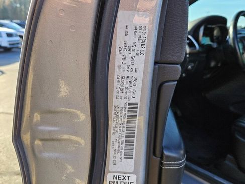 Used 2016 Jeep Grand Cherokee Limited w/ Luxury Group II image 17