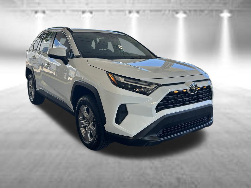 Used 2022 Toyota RAV4 XLE w/ Convenience Package FWD image 2