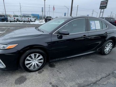 Used 2023 Toyota Camry LE image 6