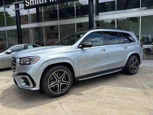 Used 2025 Mercedes-Benz GLS 450 4MATIC image 4