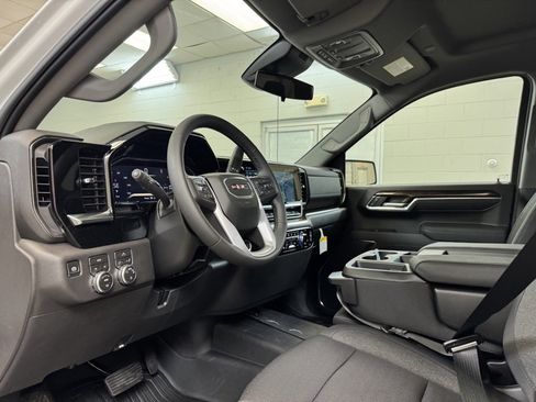 New 2026 GMC Sierra 1500 SLE image 14