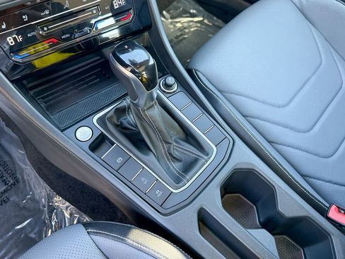 Certified 2025 Volkswagen Jetta SEL image 21