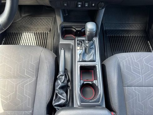 Used 2018 Toyota Tacoma TRD Sport AWD/4WD image 22