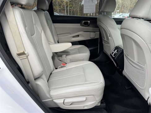 Used 2023 Kia Sorento EX w/ Panoramic Sunroof Package image 15