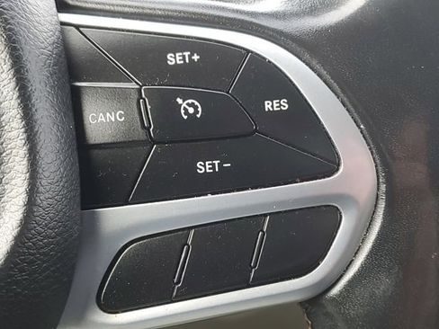 Used 2020 Chrysler Pacifica Touring-L image 13