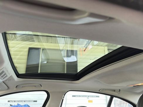 Used 2015 BMW 528i xDrive Sedan AWD/4WD image 14