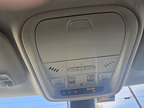 Used 2017 Cadillac XT5 Luxury w/ Driver Awareness Package image 21