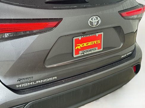 Used 2023 Toyota Highlander XLE image 27