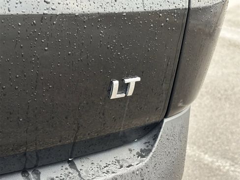 Used 2023 Chevrolet Traverse LT image 36