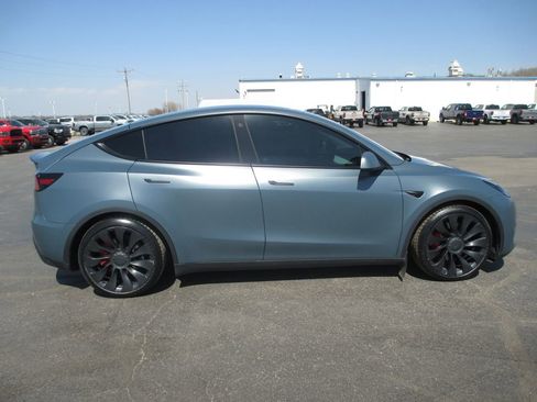 Used 2022 Tesla Model Y Performance image 5