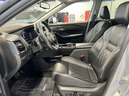 Used 2021 Nissan Rogue Platinum image 10