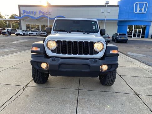 Used 2024 Jeep Wrangler Unlimited Sport AWD/4WD image 3