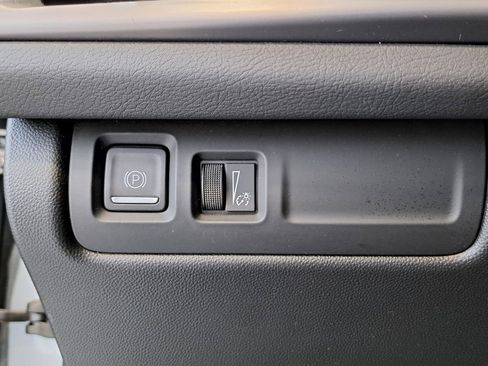 Used 2024 Cadillac XT4 Premium Luxury image 13