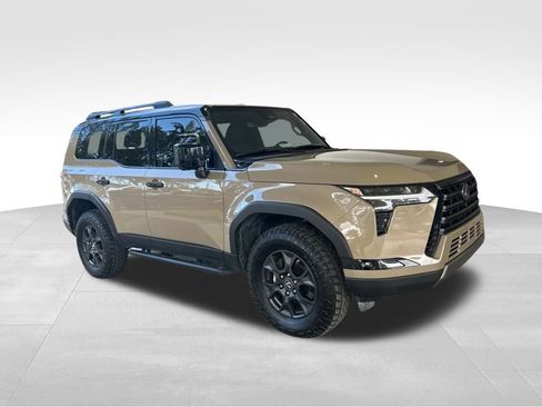 Used 2024 Lexus GX 550 image 2