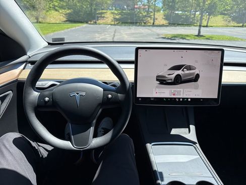 Used 2023 Tesla Model Y Long Range AWD/4WD image 6