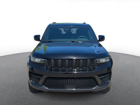Used 2023 Jeep Grand Cherokee Altitude AWD/4WD image 3