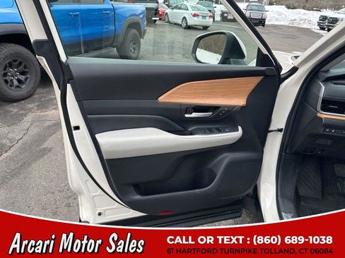 Used 2024 Toyota Grand Highlander AWD image 14