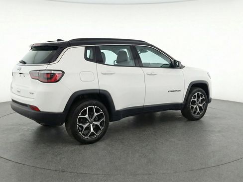 Used 2025 Jeep Compass Limited image 9