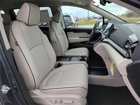 New 2026 Honda Odyssey Touring image 17