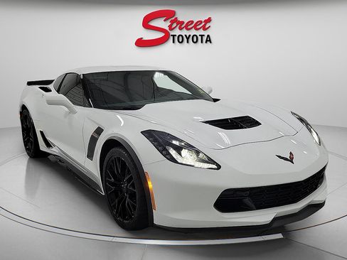 Used 2018 Chevrolet Corvette Z06 RWD image 5