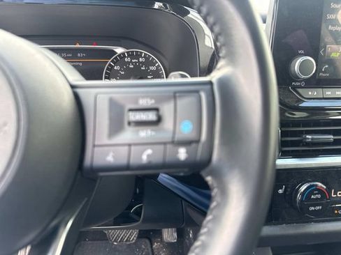 Used 2025 Nissan Pathfinder SV FWD image 30