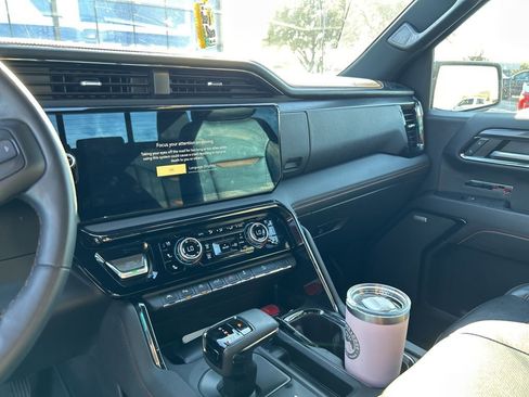 Used 2024 GMC Sierra 1500 AT4 w/ Technology Package image 4