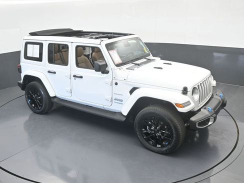 Used 2022 Jeep Wrangler Unlimited Sahara w/ Safety Group image 62