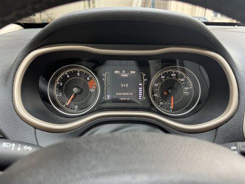 Used 2018 Jeep Cherokee Latitude w/ Cold Weather Group FWD image 7