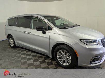 Used 2024 Chrysler Pacifica Touring-L