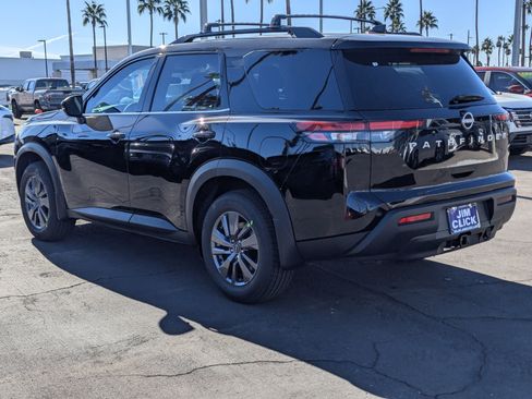 New 2025 Nissan Pathfinder SV image 4